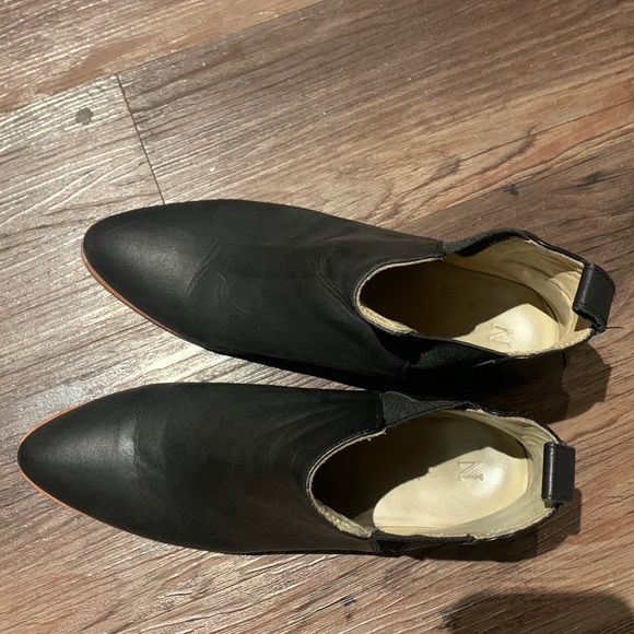 Nisolo Everyday Chelsea Boots - Picture 3 of 4